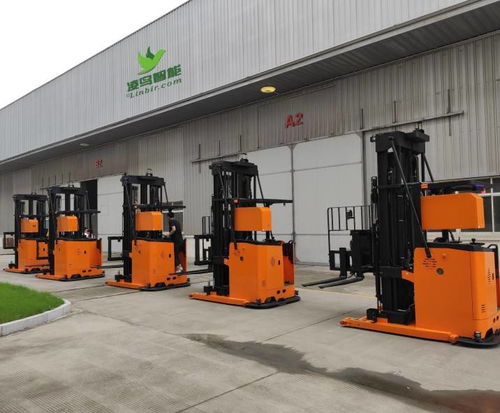 凌鳥智能AGV倉儲機器人 引領(lǐng)智能時代的物流行業(yè)變革